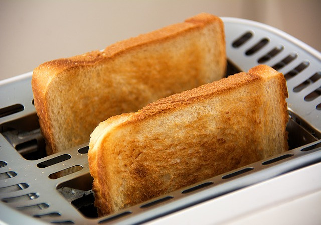 Mend toaster stay toast