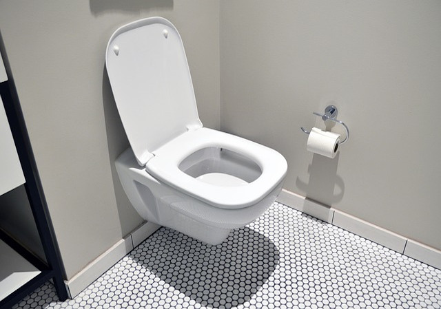 Mend water toilet drain